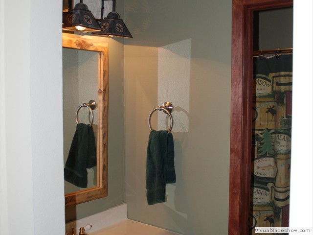 Main guest full bathroom.<br/>